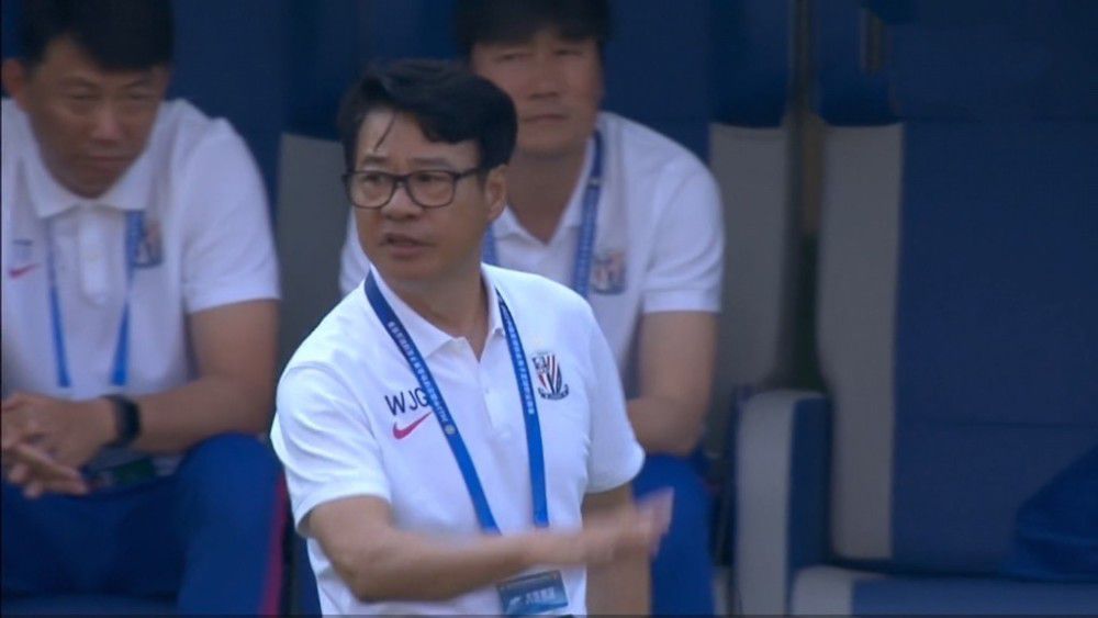 报道称，今夏谢尔基本可能前往英超效力，切尔西和西汉姆联都对他很感兴趣，但最终没有开出正式报价。